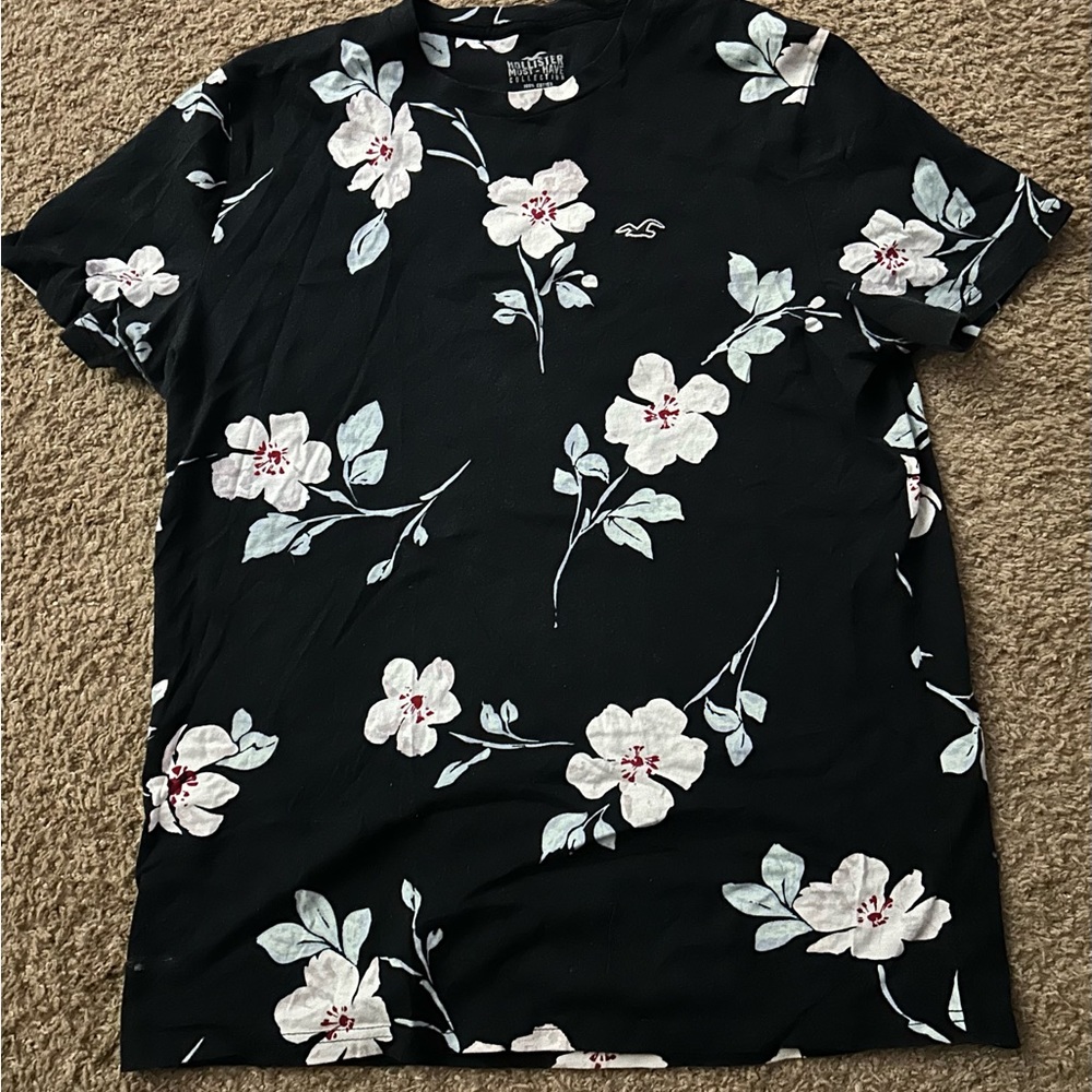 Hollister t-shirt bundle - Picture 2 of 2